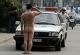 В Китае голый пешеход поиздевался над полицией (фото)